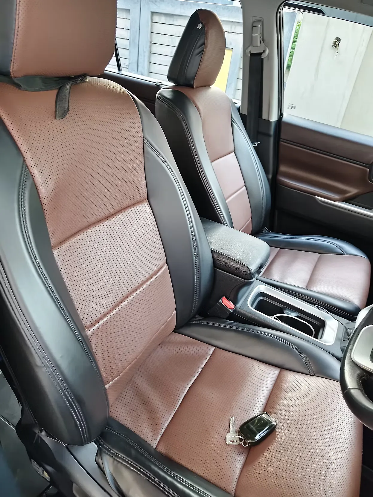 2023 Toyota Innova Hycross VX Hybrid (Electric + Petrol) Automatic (e-CVT) 7 STR 1