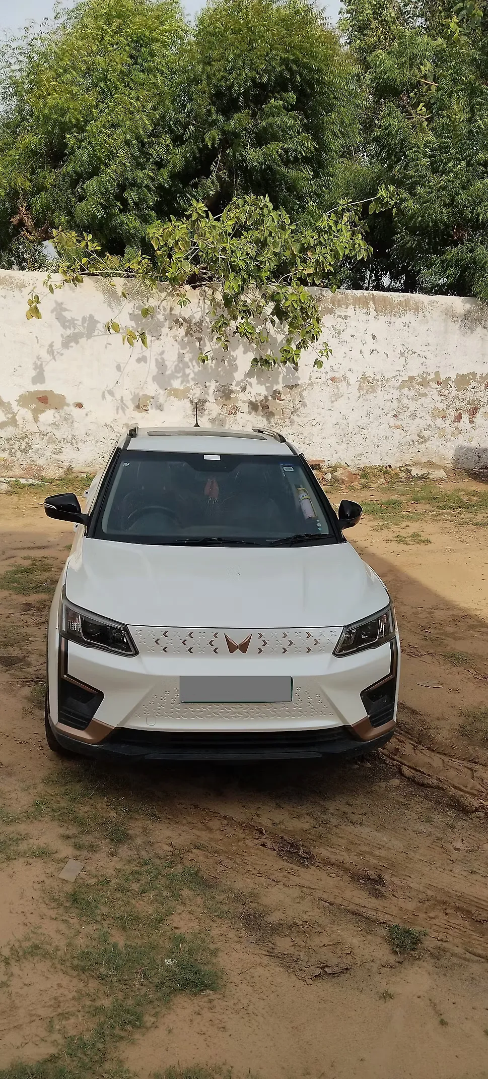 2023 Mahindra XUV400 EL 39.4 KWH 1