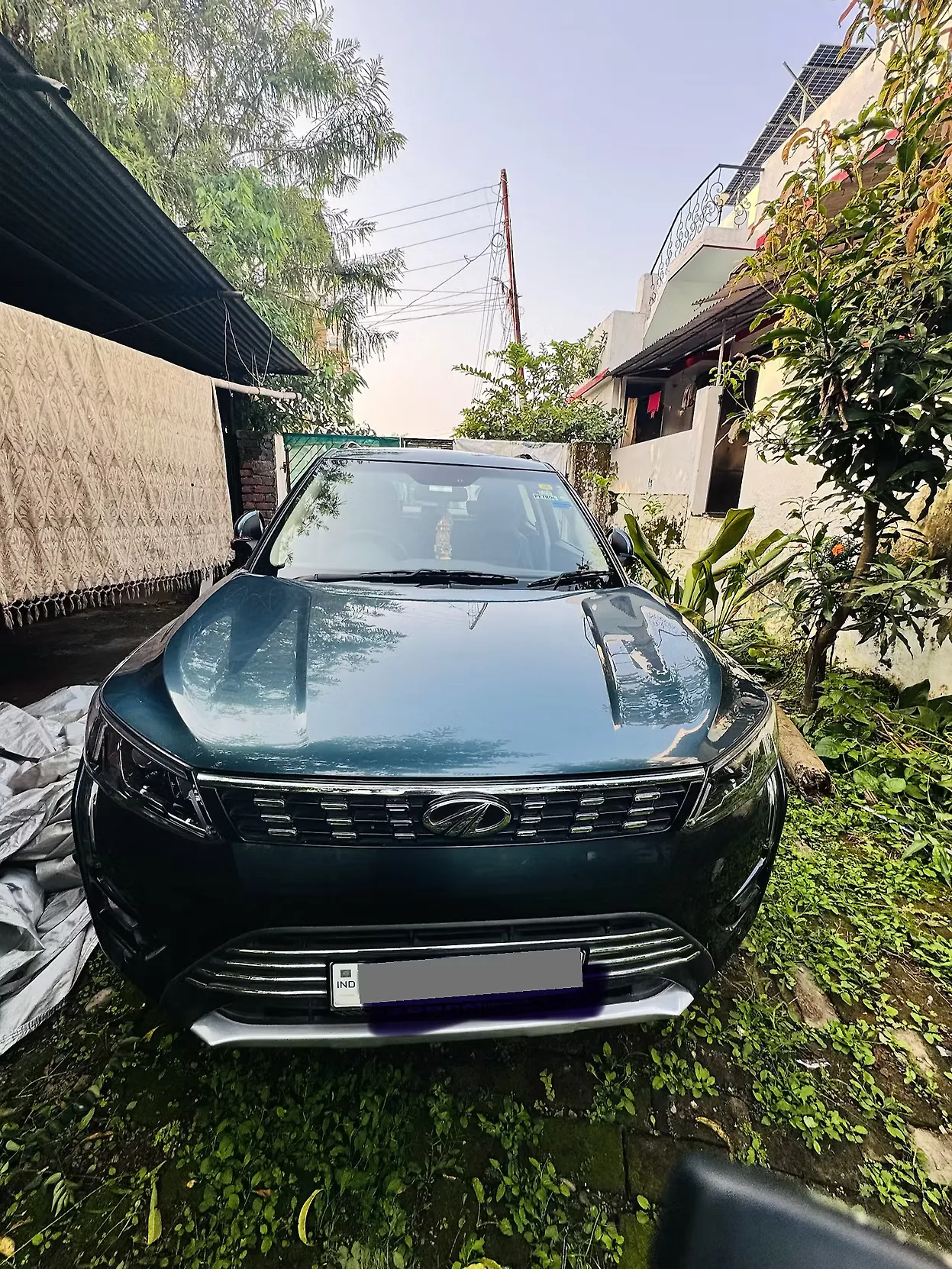 2021 Mahindra XUV300 W8 (O) 1.2 Petrol AMT [2021] 1