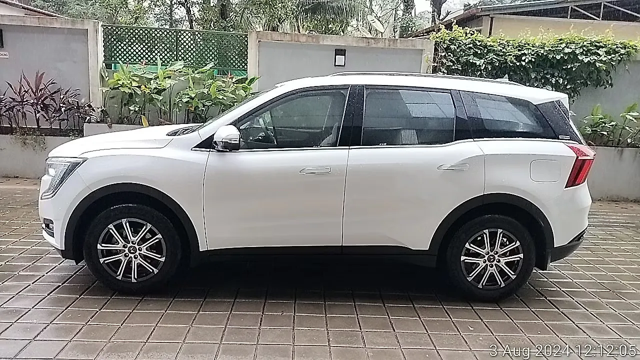 2023 Mahindra XUV700 AX 7 Luxury Pack Diesel AT 7 STR [2023-2024] 1