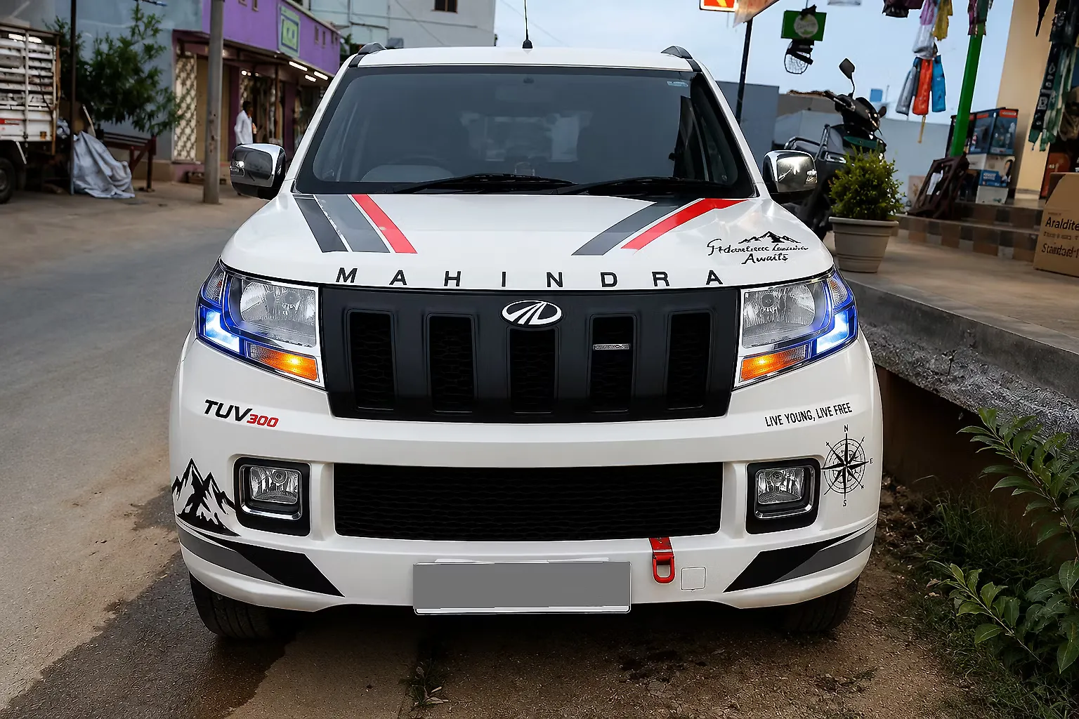 2016 Mahindra TUV300 T8 mHAWK100 1