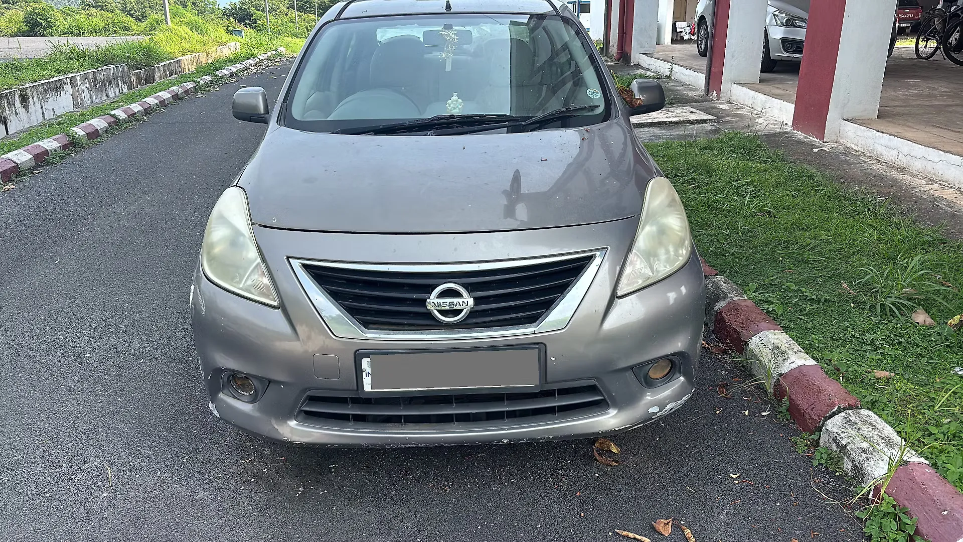 2011 निसान सनी XE 1