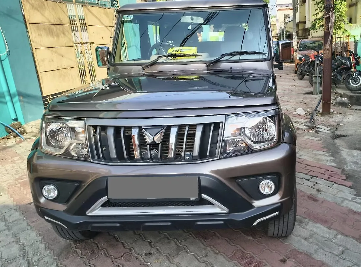 2025 महिंद्रा बोलेरो B6 (O) Diesel Turbo Manual 1