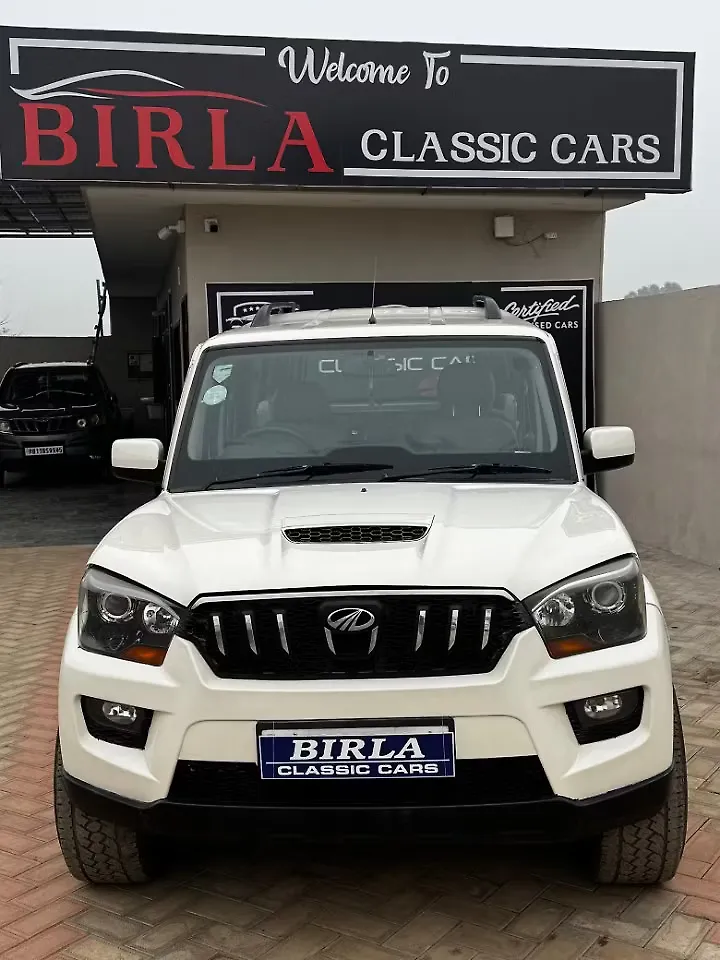 2014 Mahindra Scorpio S8 1
