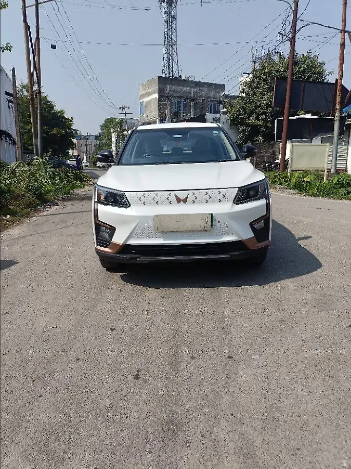 2024 Mahindra XUV400 EL 39.4 KWH 1