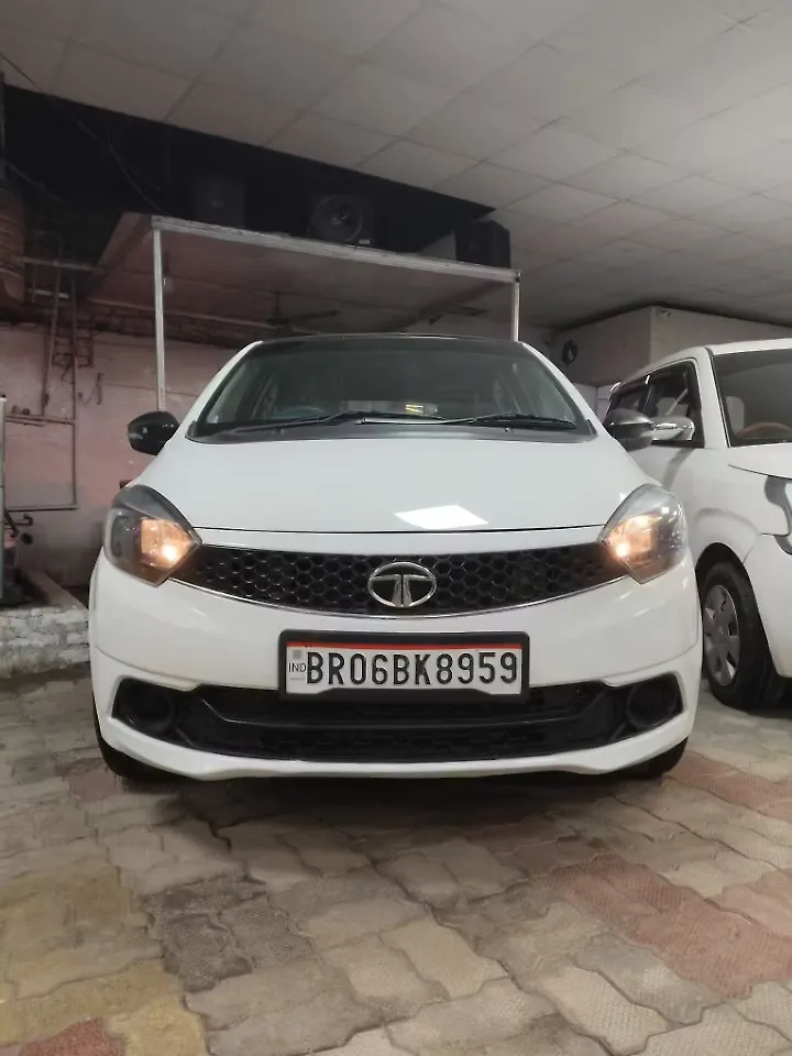 2018 Tata Tigor Revotron XZ (O) 1