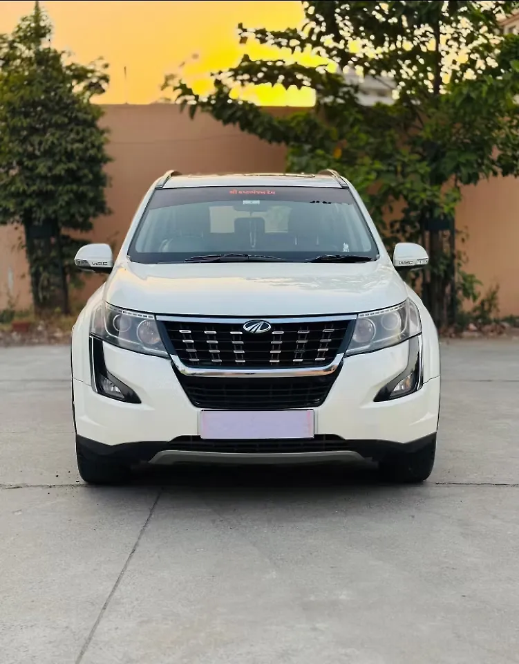 2019 Mahindra XUV500 W11 [2018-2020] 1