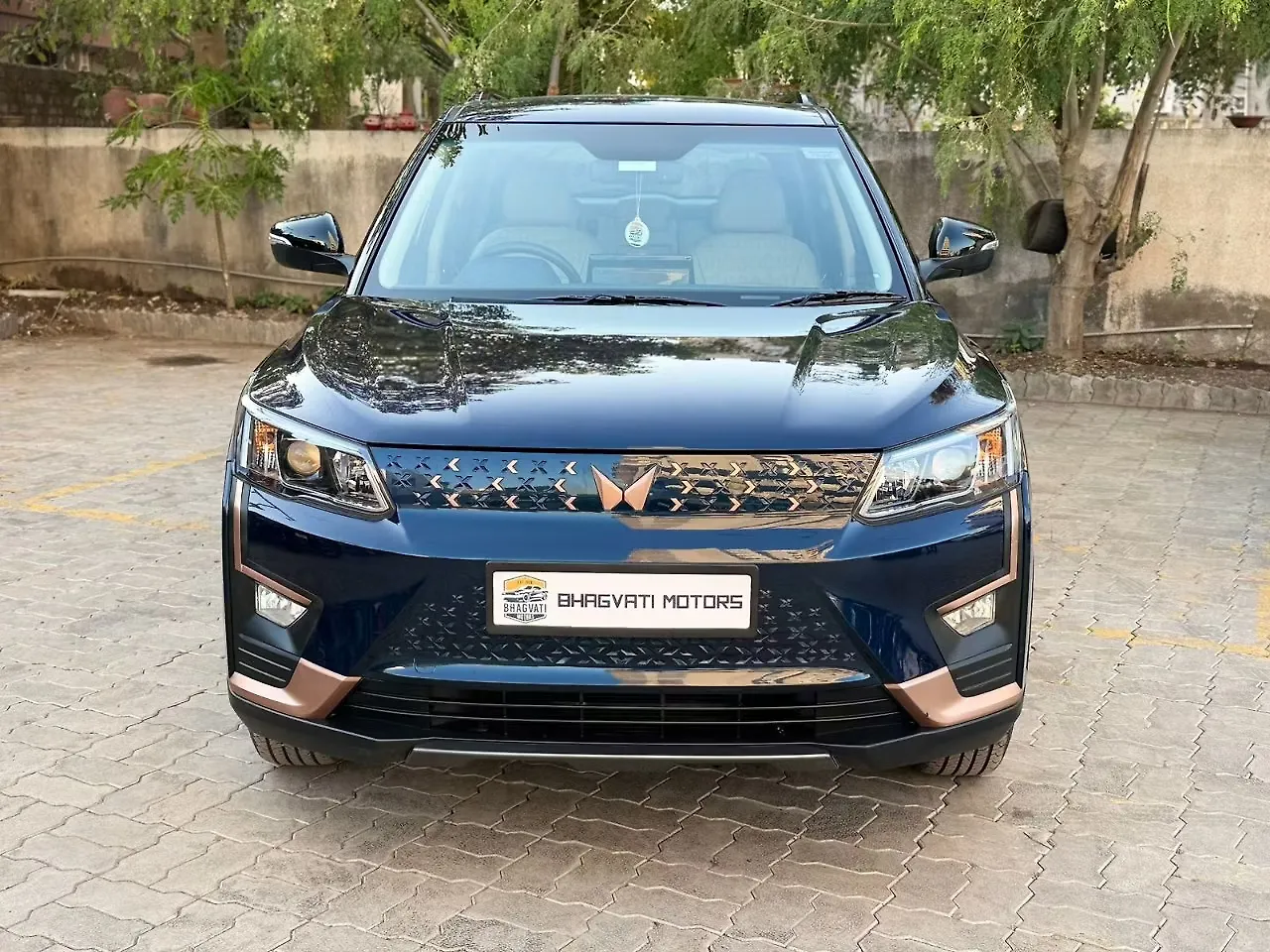 2025 Mahindra XUV400 EL PRO 34.5 kWh Dual Tone 1