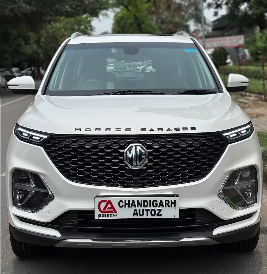 2022 MG Hector Plus Sharp 1.5 Petrol Turbo DCT 6-STR Dual Tone 1
