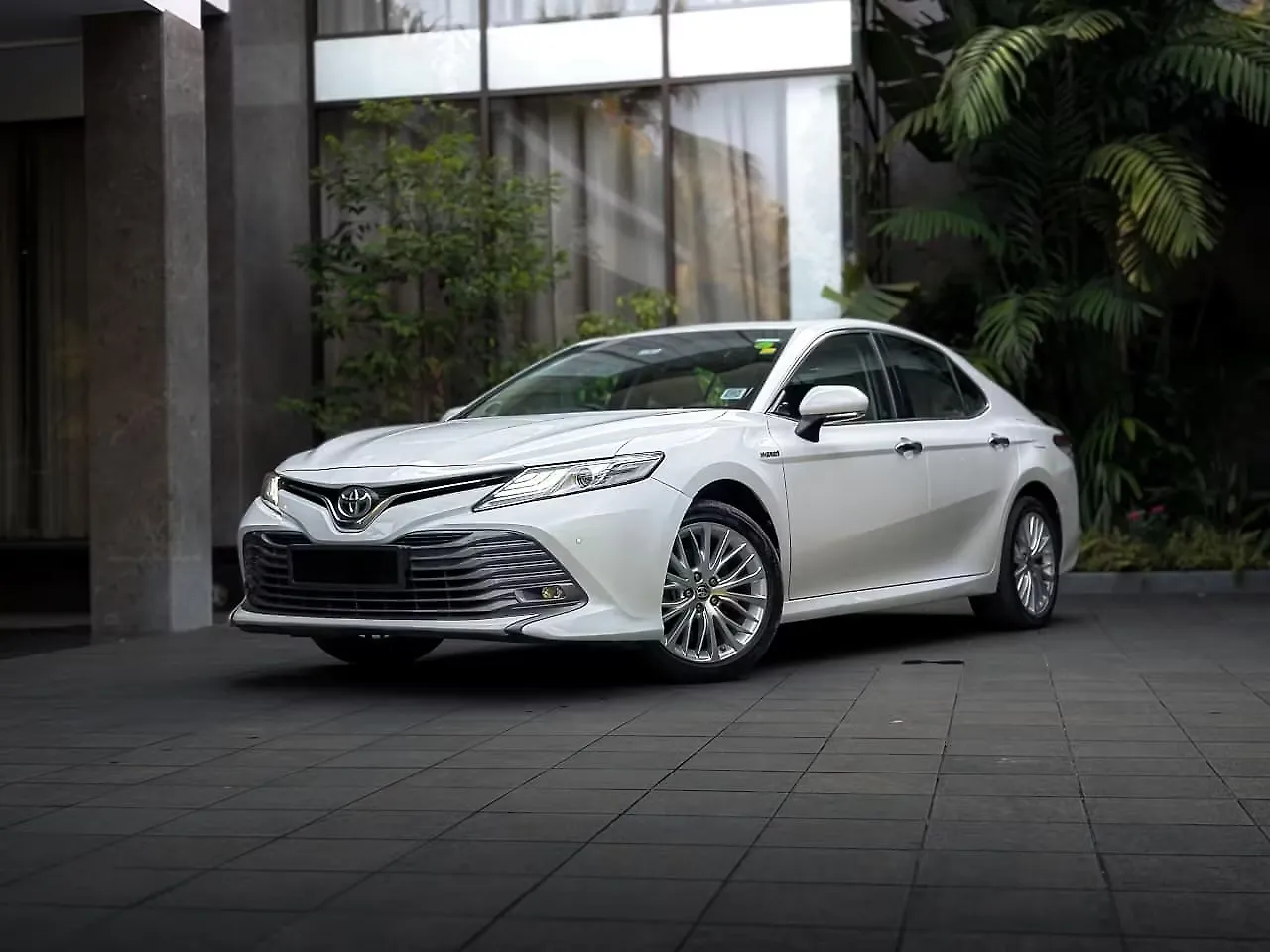 2021 Toyota Camry Hybrid 1