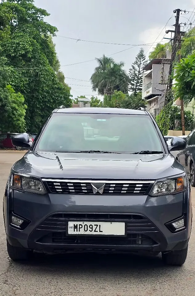 2023 Mahindra XUV300 W6 1.5 Diesel 1