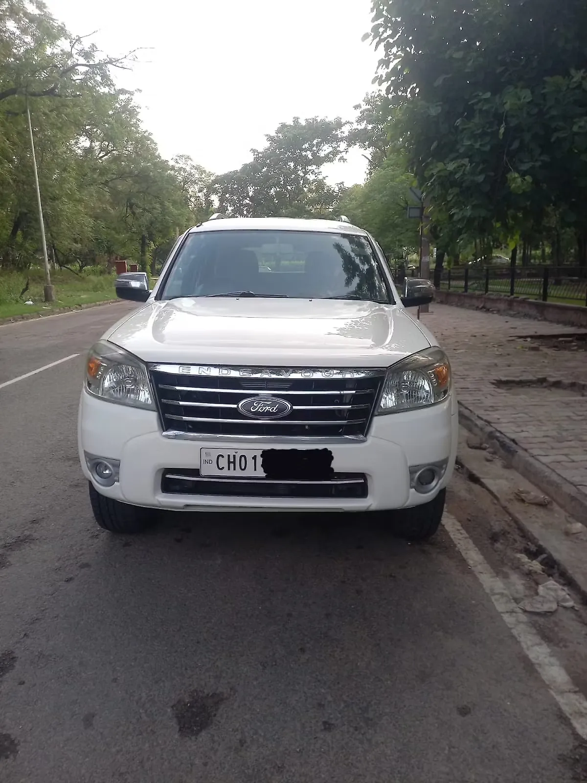 2013 Ford Endeavour 3.0L 4x2 AT 1