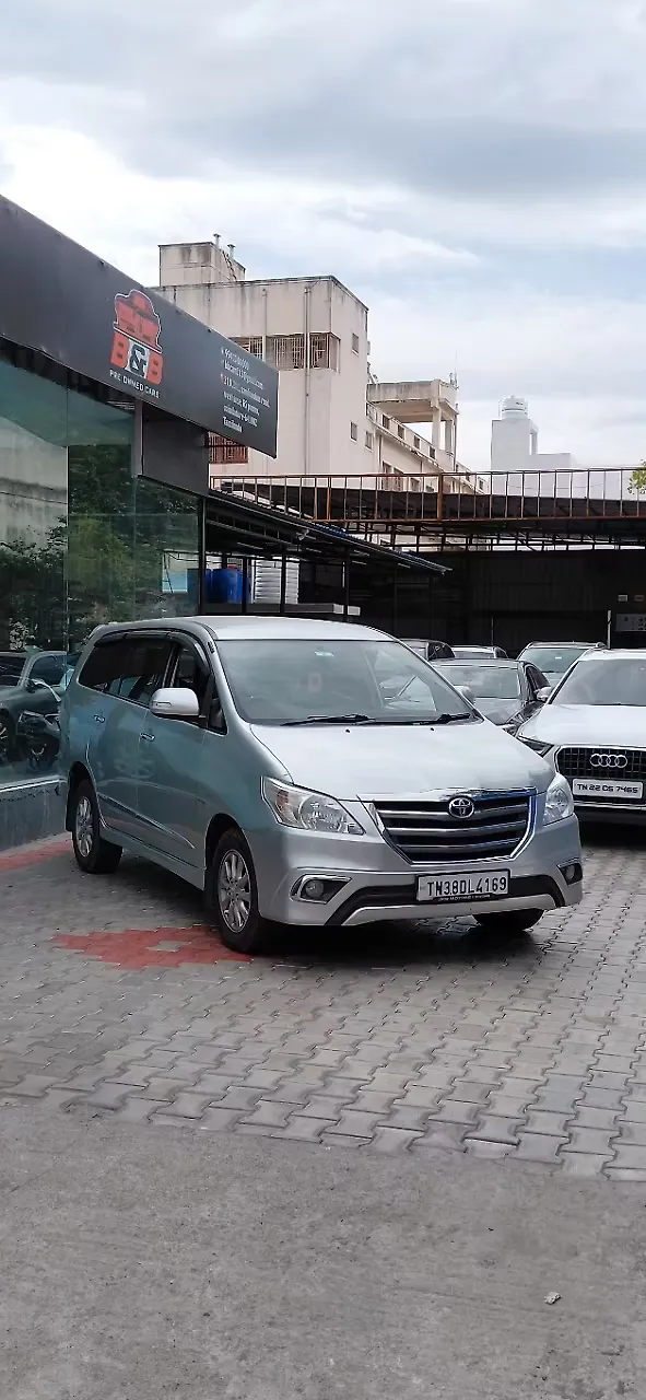 2014 Toyota Innova 2.5 VX 8 STR BS-IV 1
