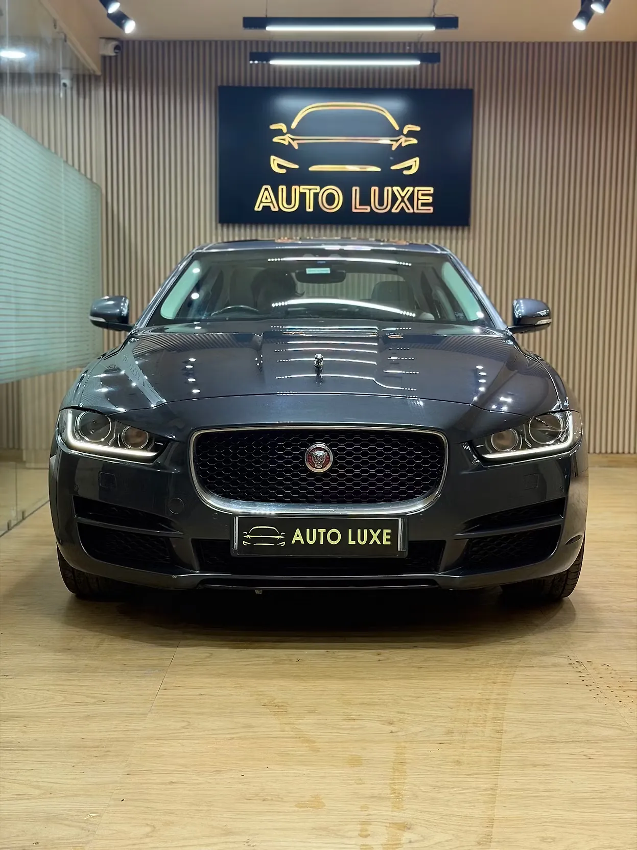 2019 Jaguar XF Portfolio Diesel 1