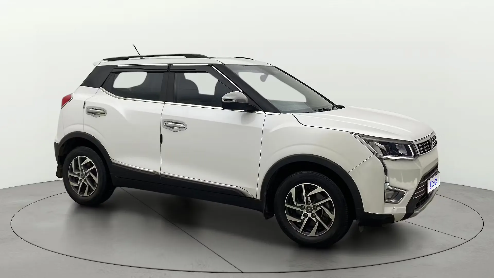 2024 Mahindra XUV300 W8 (O) 1.2 Petrol AMT 1