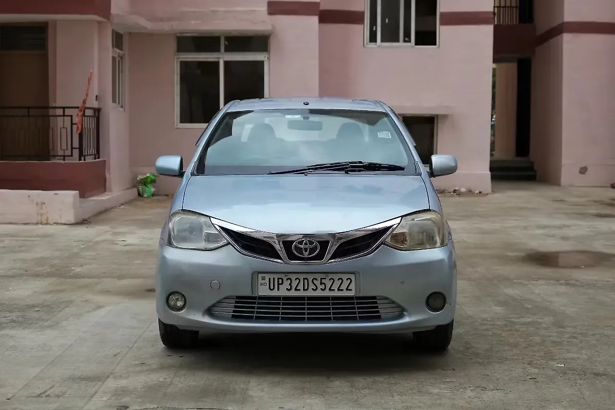 2011 Toyota Etios VX 1
