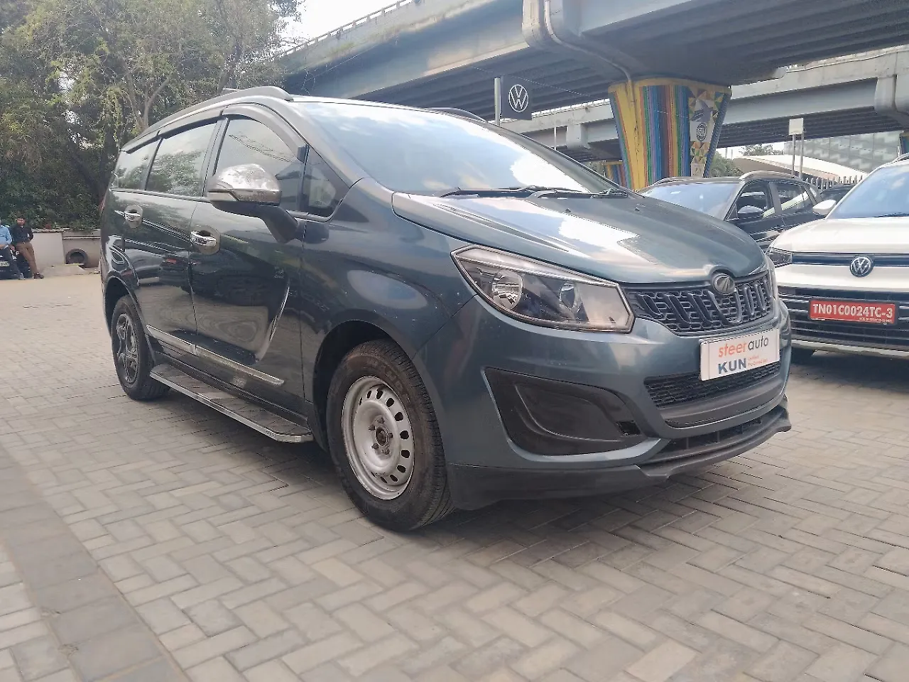 2019 Mahindra Marazzo M8 8 STR 1