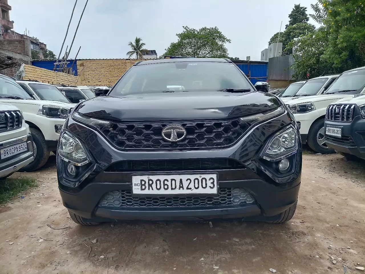 2022 Tata Safari XZ Plus 6 S Dark Edition 1