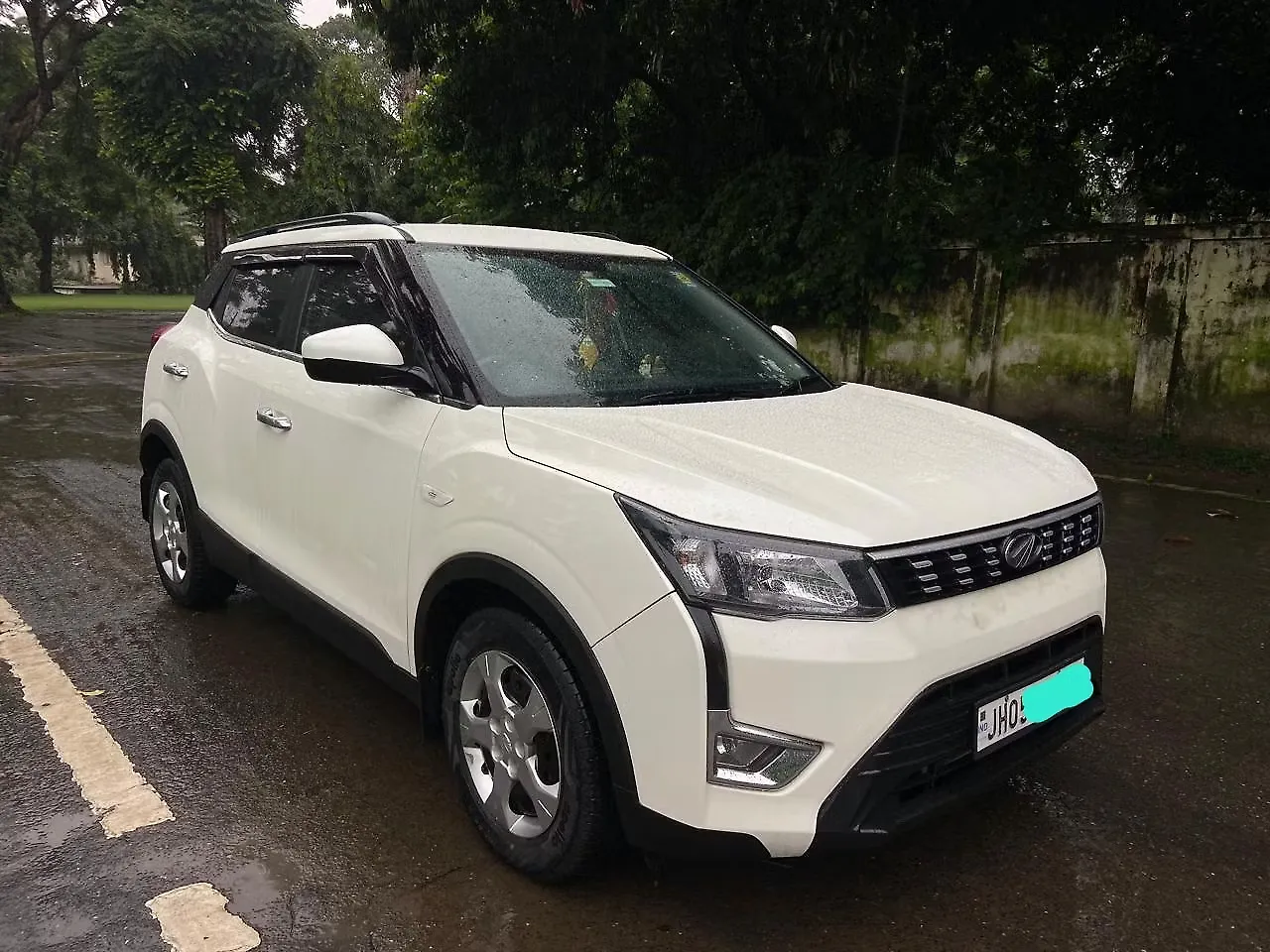 2019 Mahindra XUV300 W6 1.2 Petrol 1