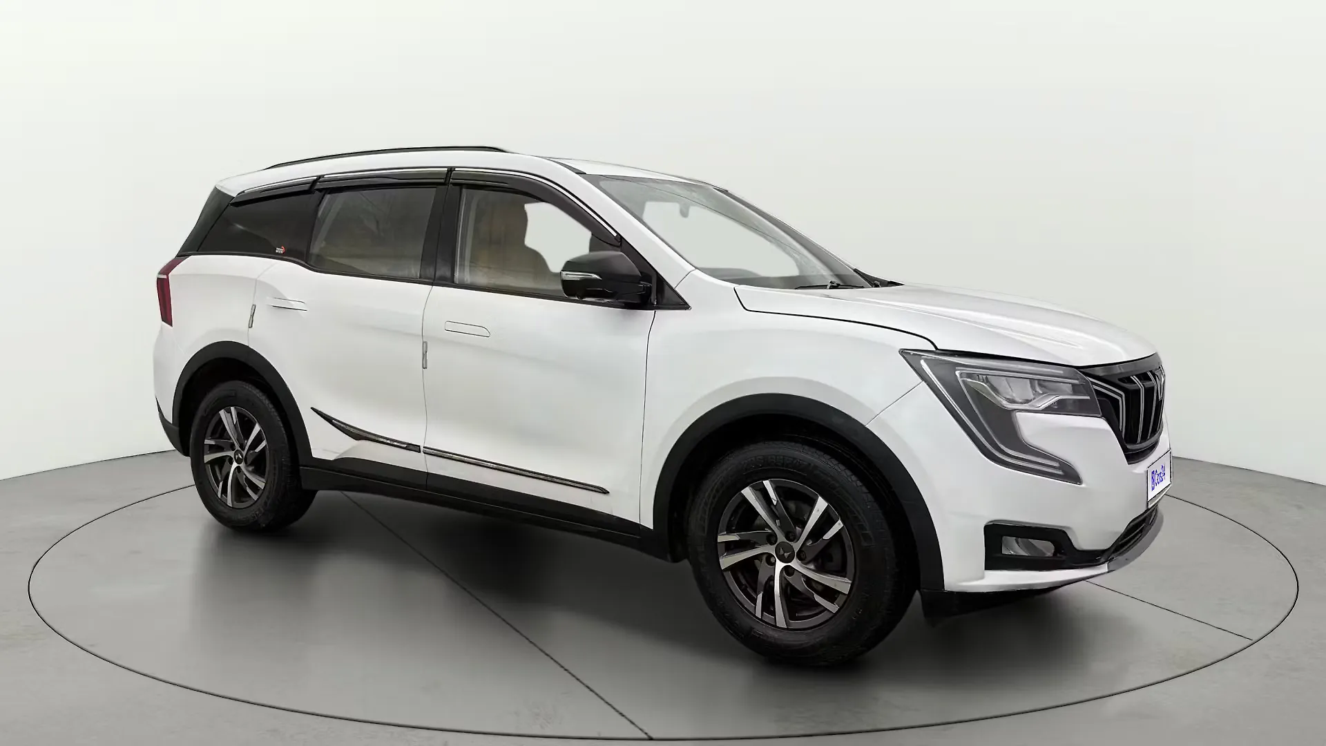 2022 Mahindra XUV700 AX 5 Petrol MT 7 STR [2021] 1
