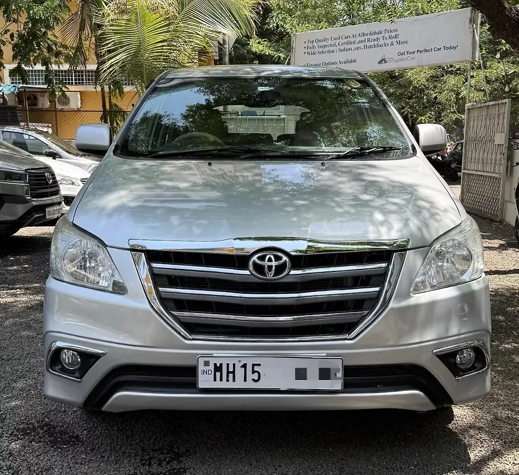 2014 Toyota Innova 2.5 G 7 STR BS-IV 1
