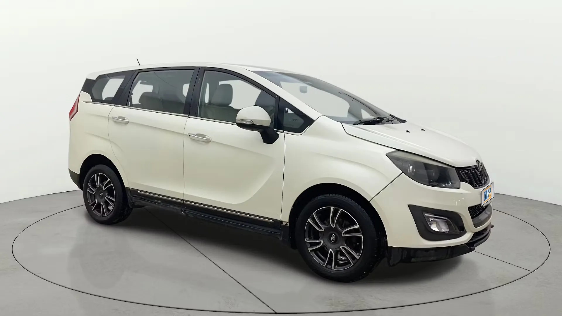 2018 Mahindra Marazzo M8 7 STR 1