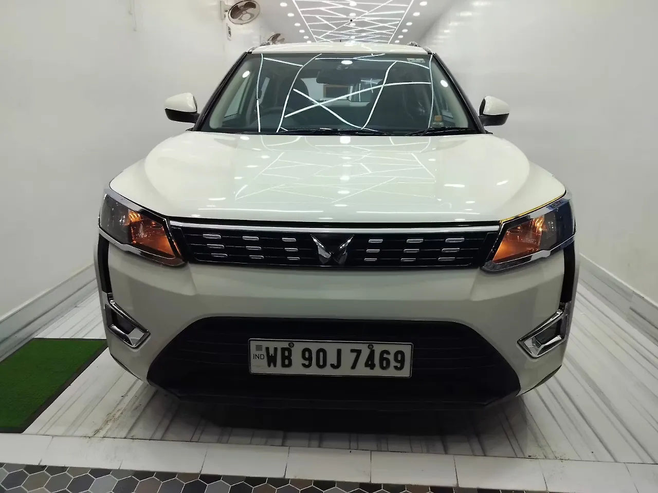 2023 Mahindra XUV300 W6 1.5 Diesel 1