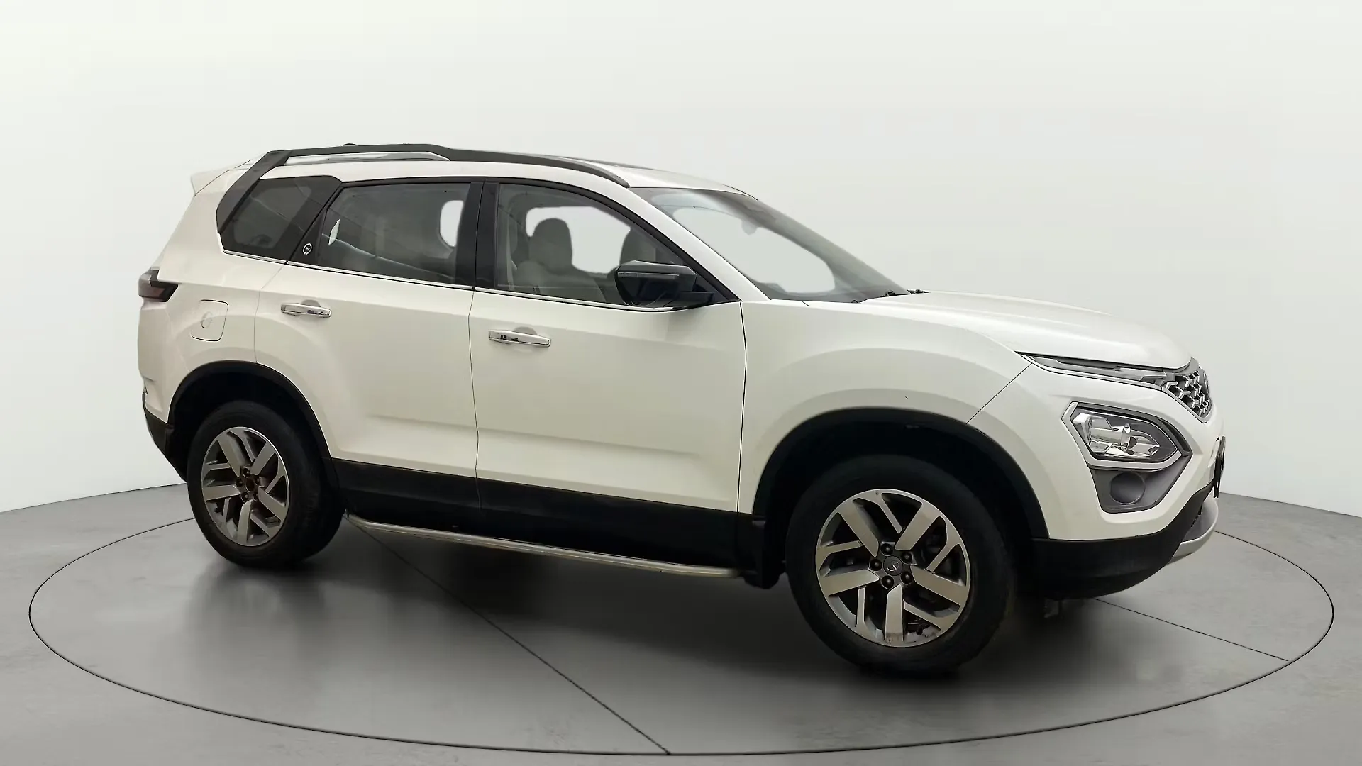 2023 Tata Safari XZA Plus 1