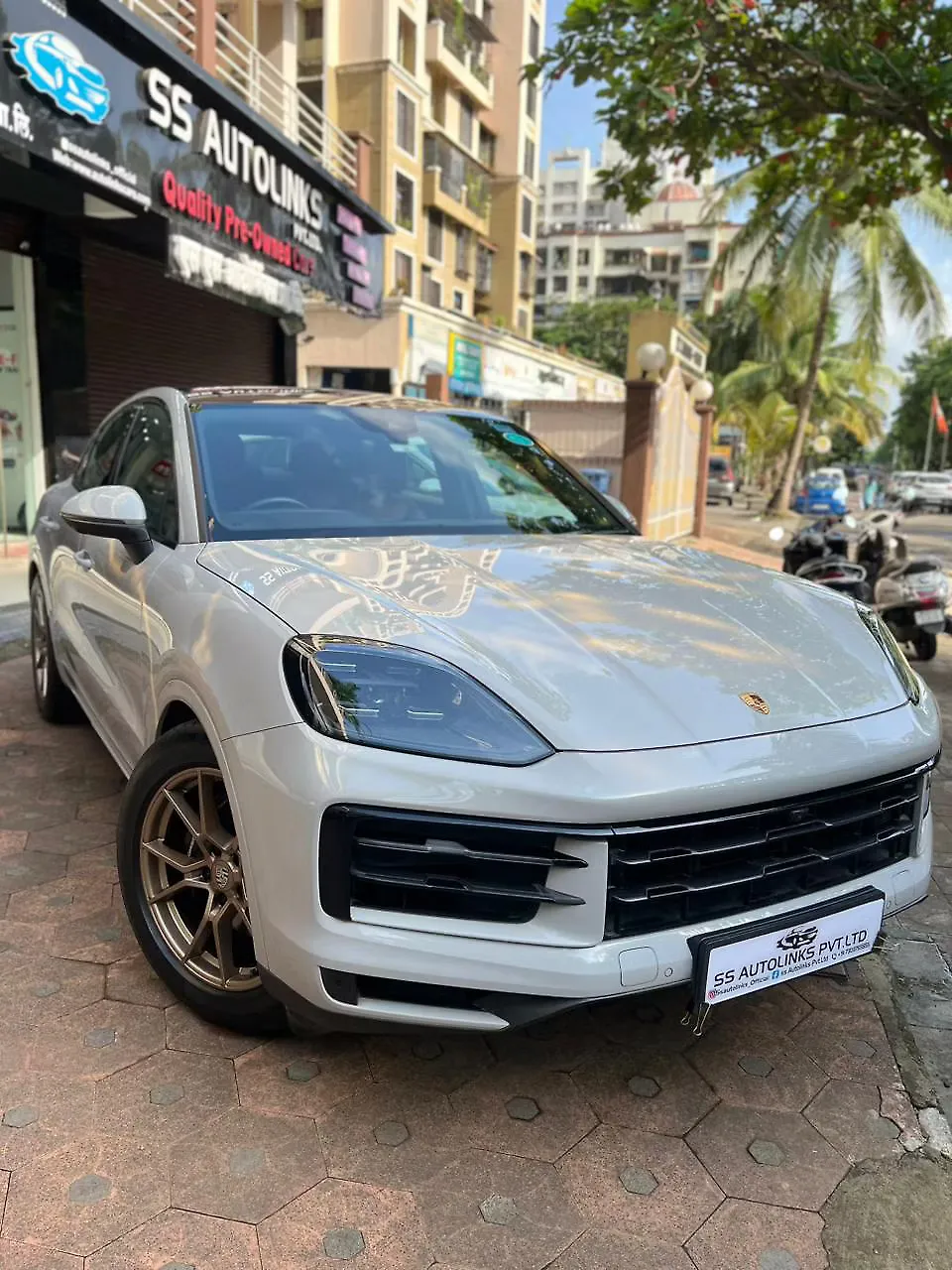 2024 Porsche Cayenne Coupe Platinum Edition [2022-2023] 1