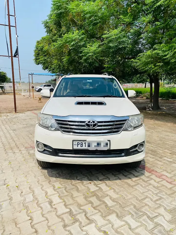 2015 Toyota Fortuner 4x2 AT 1