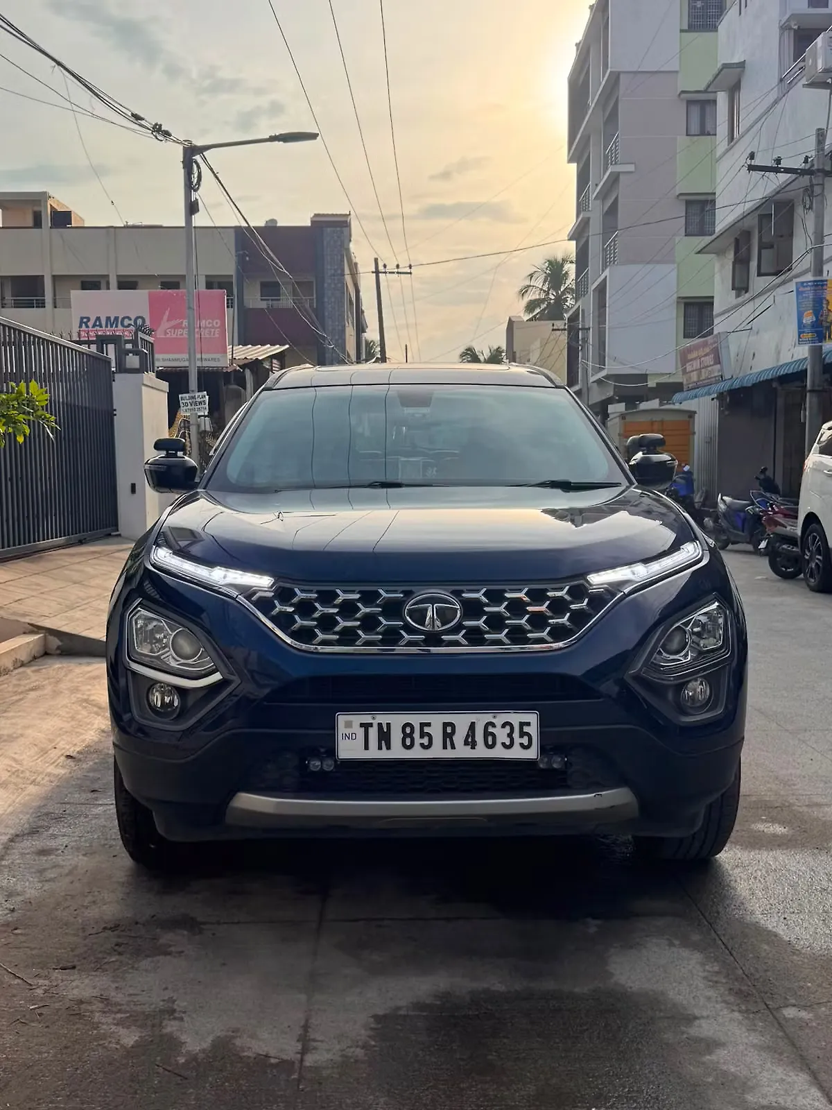 2022 टाटा सफारी xt 1