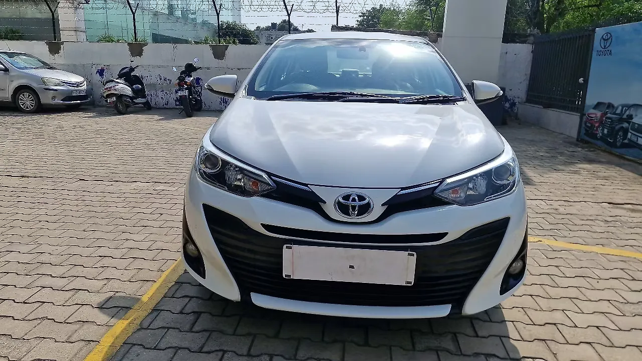 2018 Toyota Yaris V MT 1