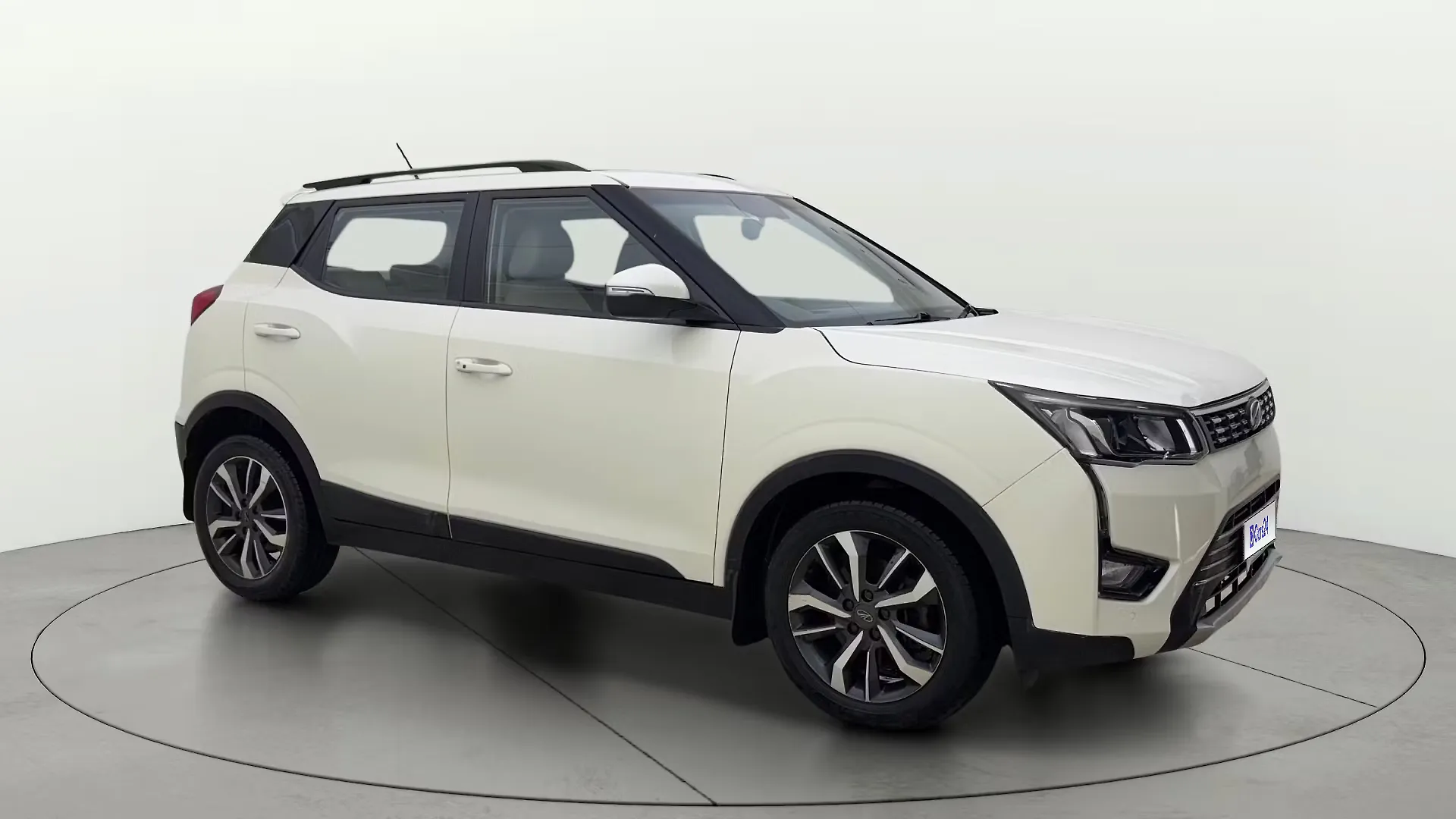 2021 Mahindra XUV300 W8 (O) 1.2 Petrol 1