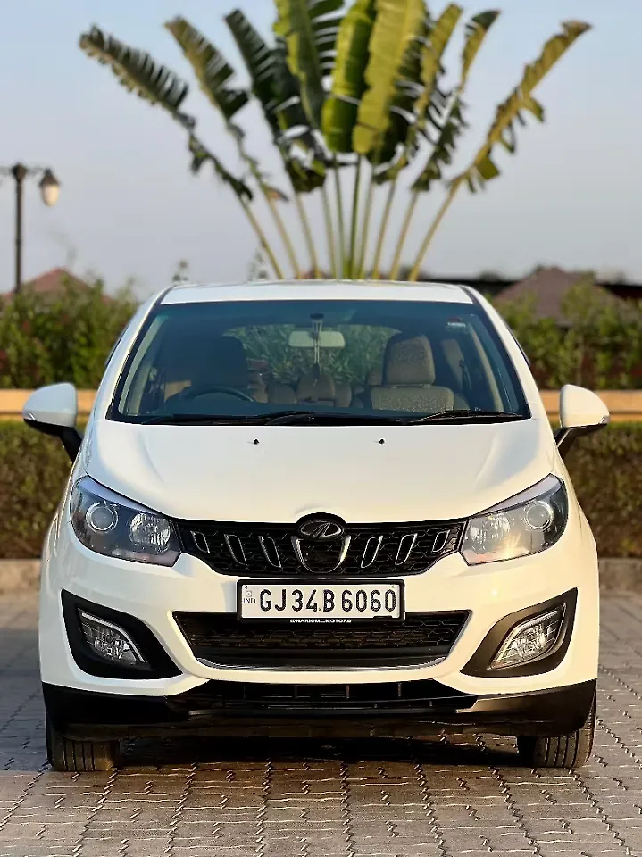 2019 Mahindra Marazzo M6 8 STR 1