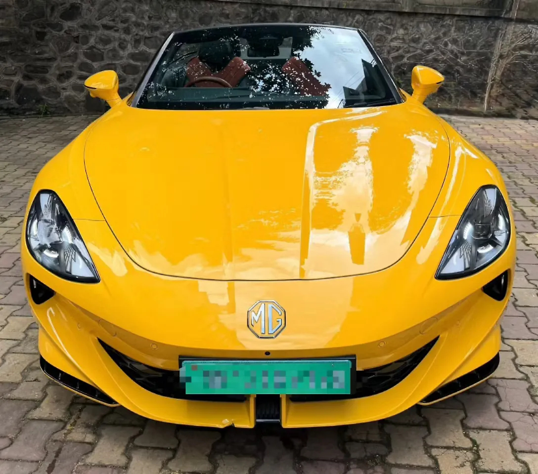 2025 MG Cyberster GT 77.0 kWh Dual Tone 1
