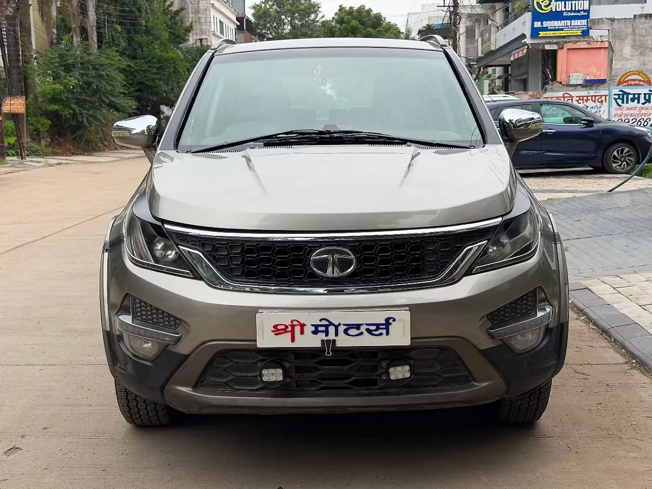 2017 Tata Hexa XT 4x2 7 STR 1