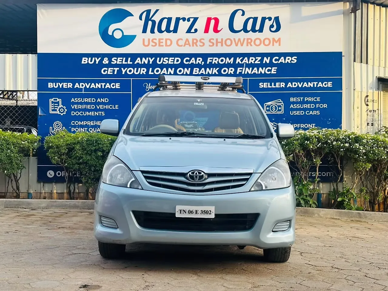 2011 Toyota Innova 2.5 G 8 STR BS-IV 1