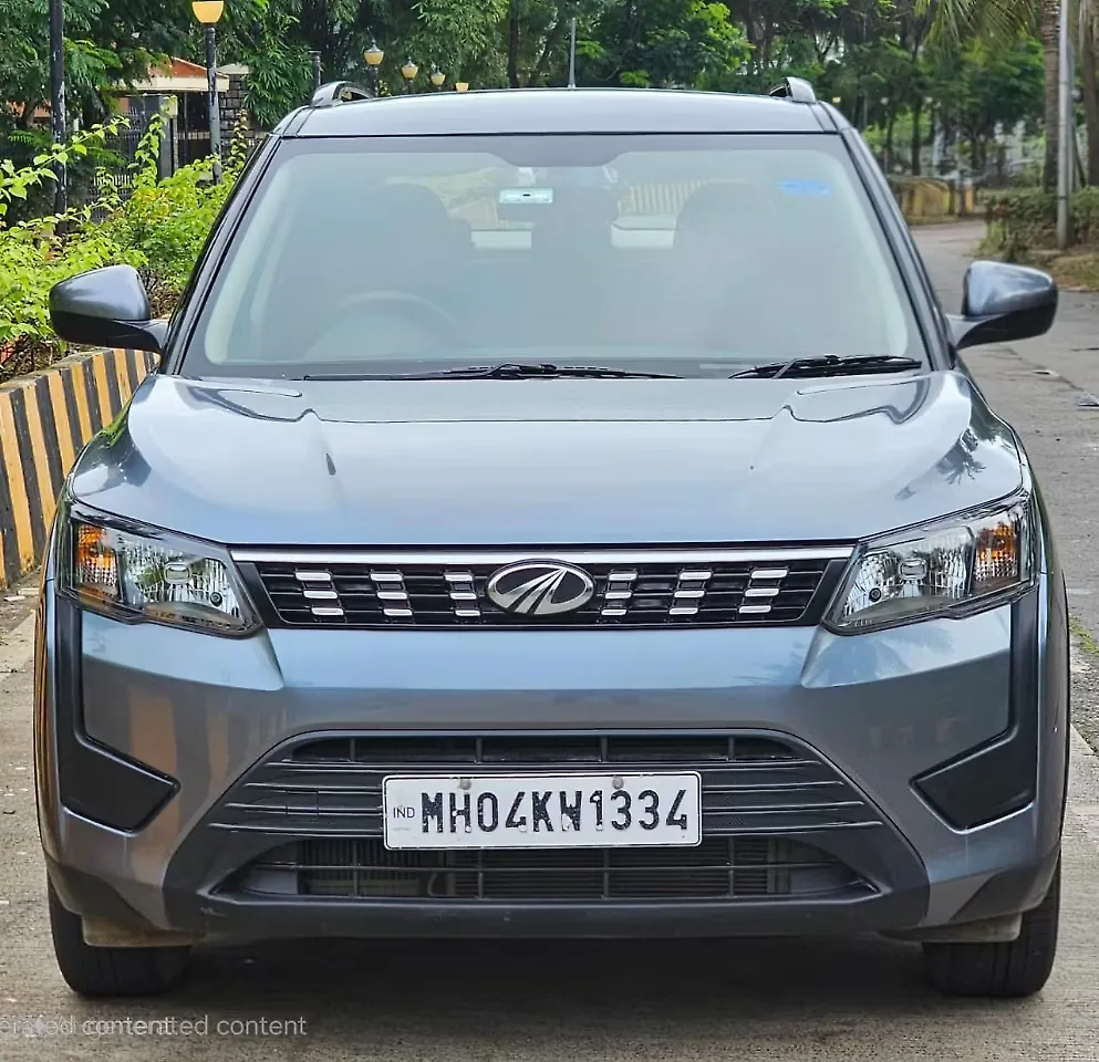 2021 Mahindra XUV300 W6 1.2 Petrol 1