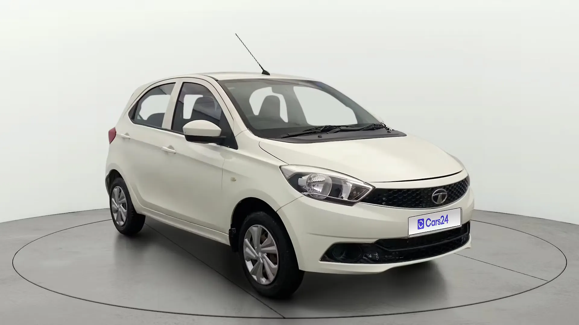 2018 Tata Tiago Revotron XT [2016-2019] 1