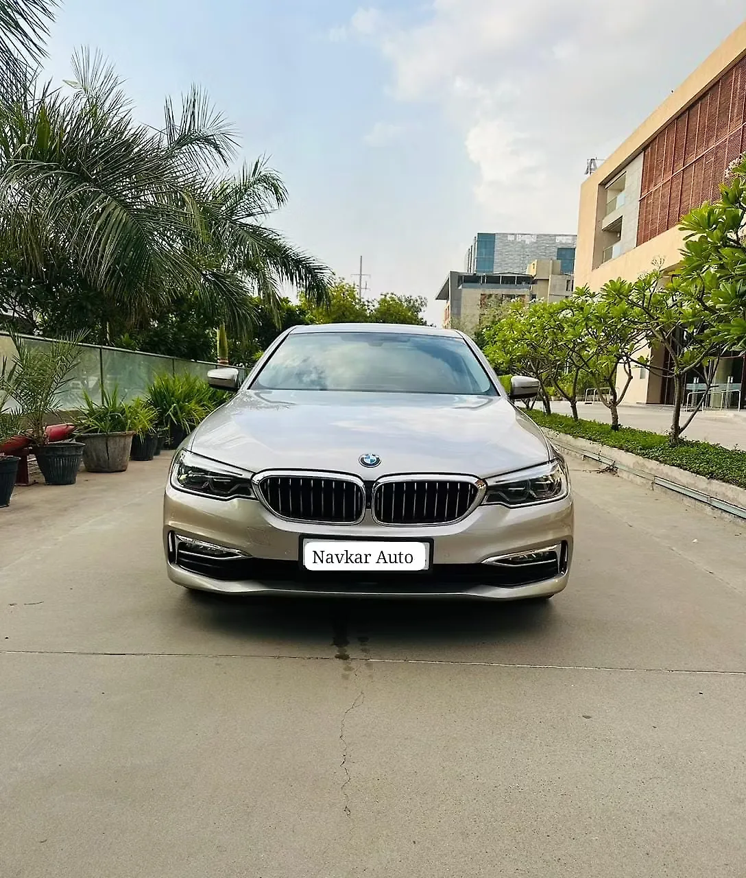2018 BMW 5-Series 520d Sedan 1