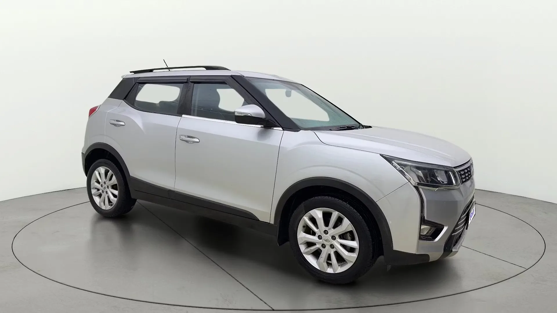 2020 Mahindra XUV300 W8 1.2 Petrol [2019] 1