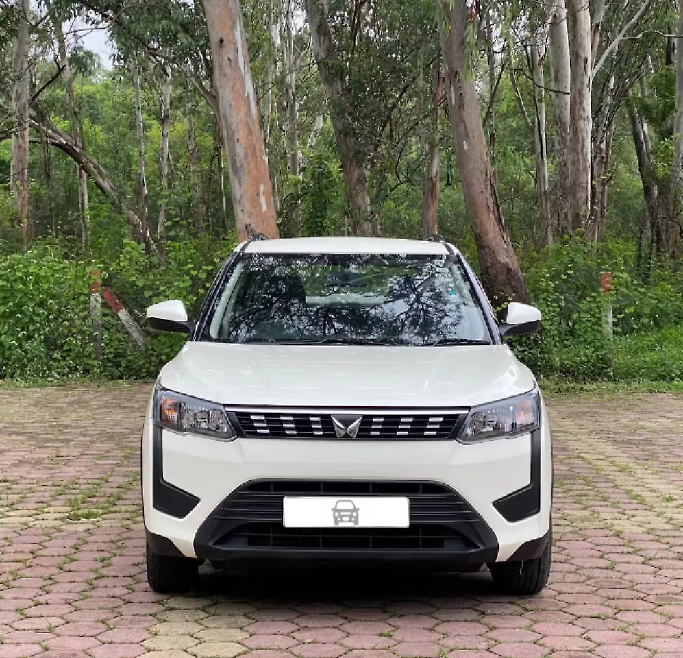 2023 Mahindra XUV300 W6 1.5 Diesel AMT [2020] 1