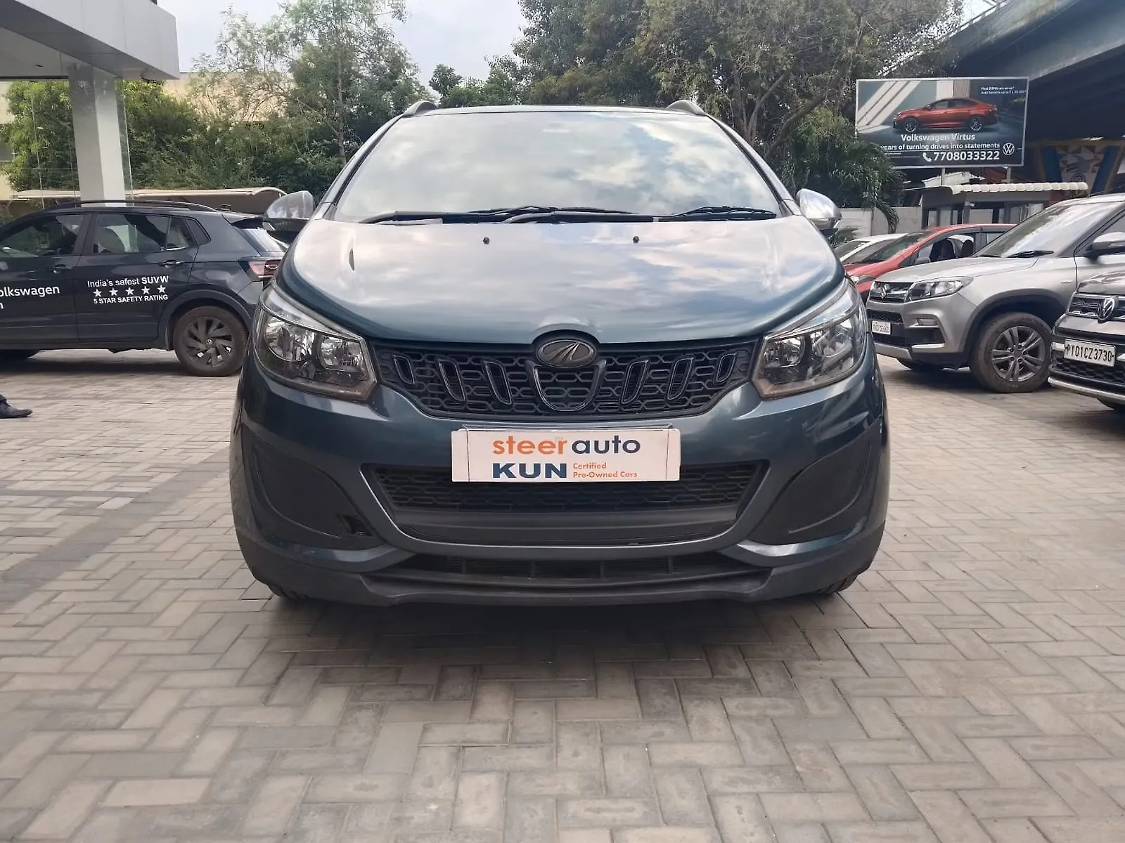 2019 Mahindra Marazzo M8 8 STR 1
