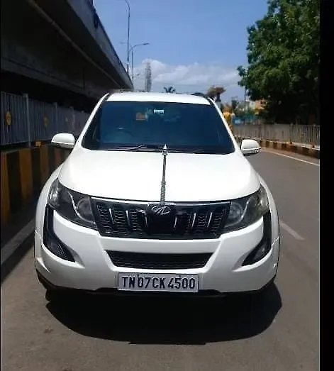 2017 Mahindra XUV500 W6 1