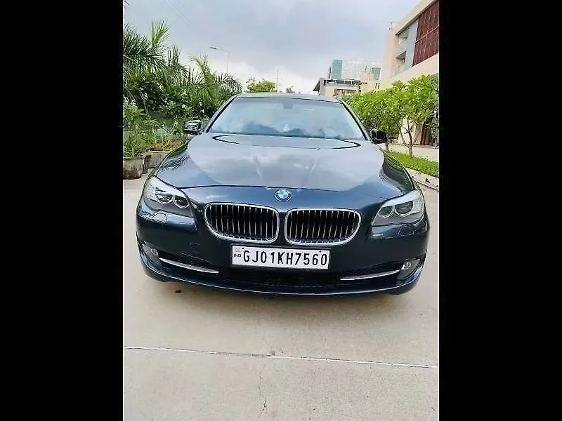 2011 BMW 5-Series 520d Sedan 1