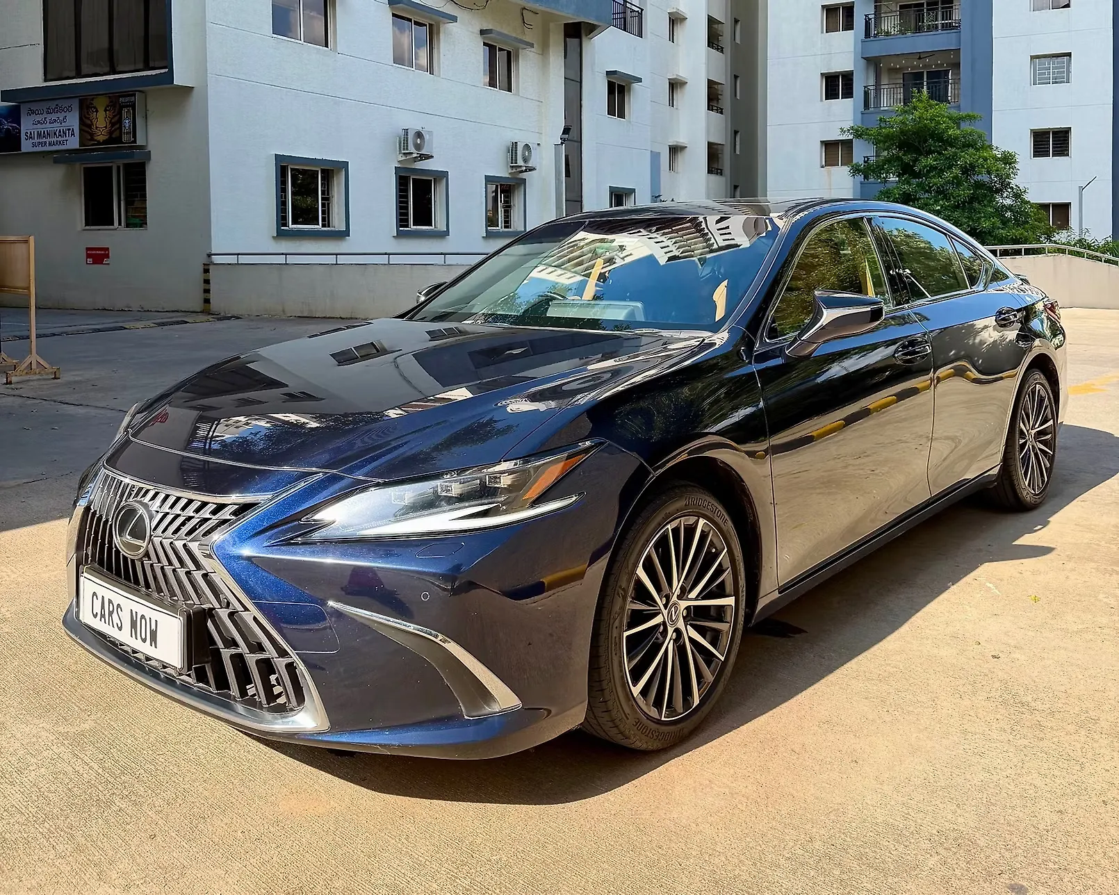 2024 Lexus ES 500e 300h Exquisite 1