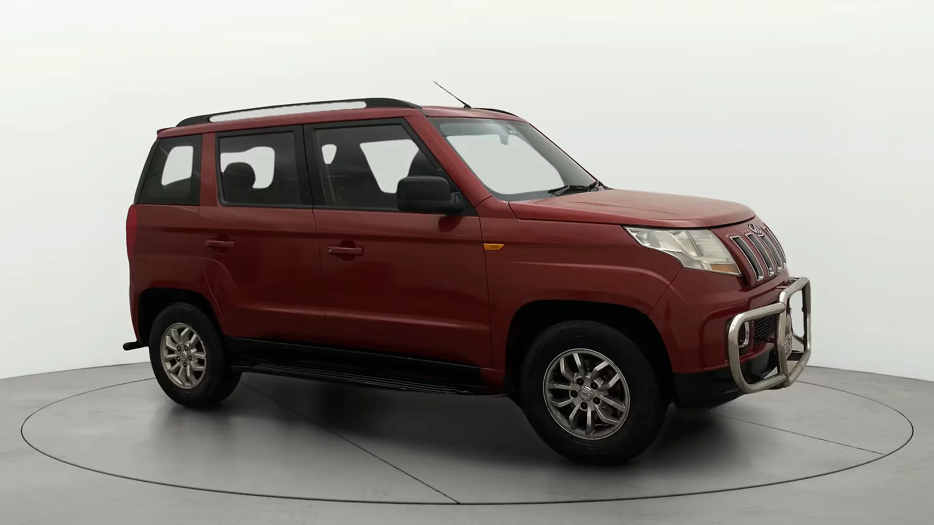 2016 Mahindra TUV300 T8 AMT 1