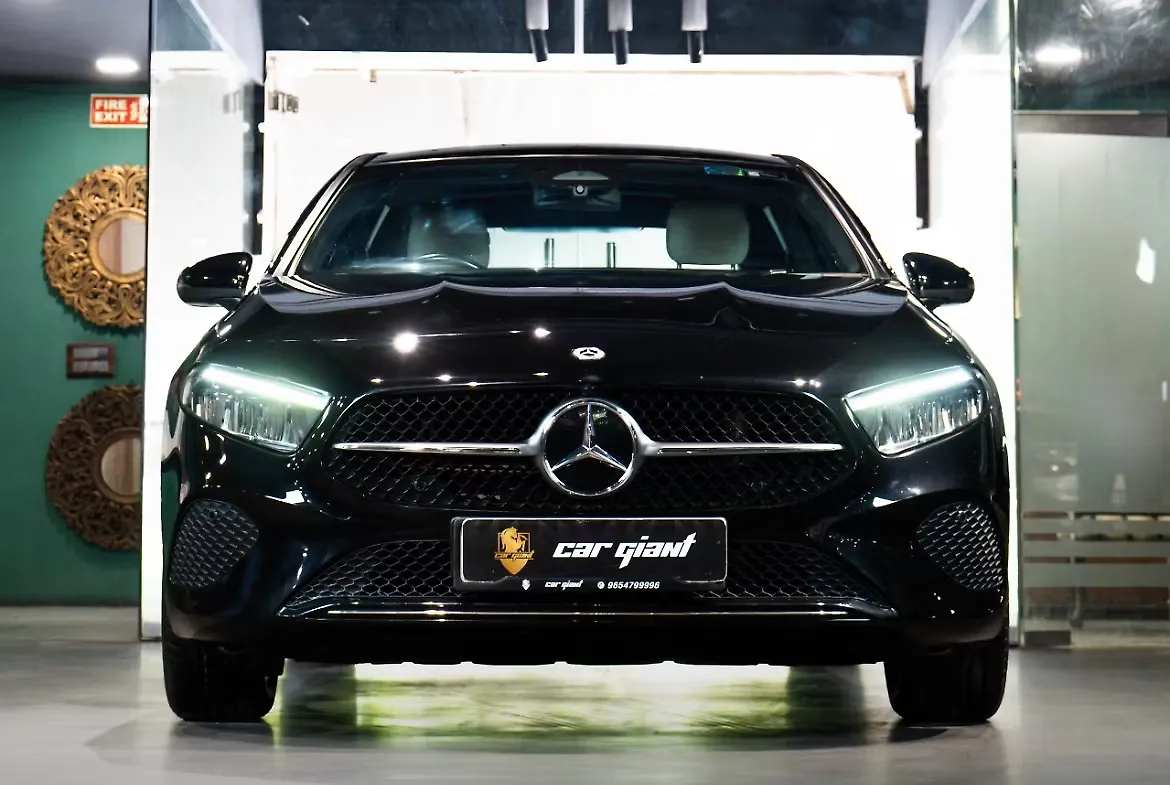 2023 Mercedes-Benz A-Class Limousine 200 1