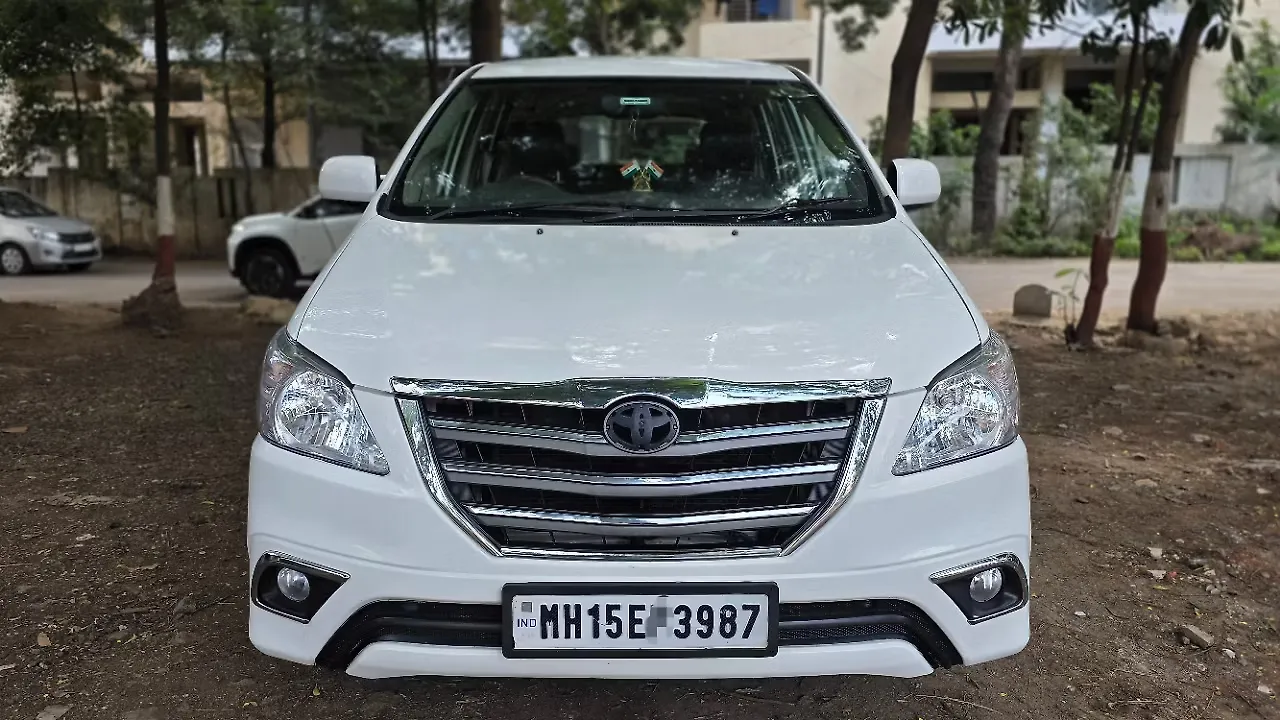 2014 Toyota Innova 2.5 GX 8 STR BS-III 1