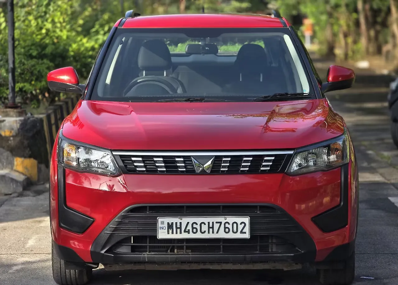 2023 Mahindra XUV300 W6 1.2 Petrol AMT [2021] 1